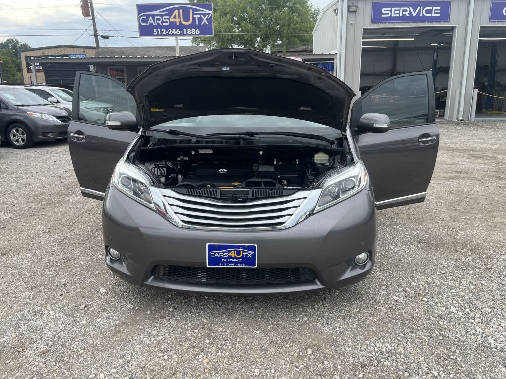2015 Toyota Sienna Image 40
