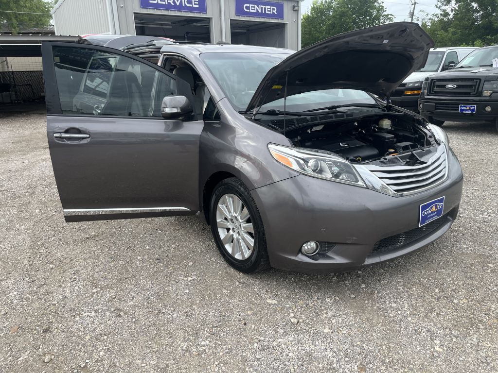 2015 Toyota Sienna Image 41