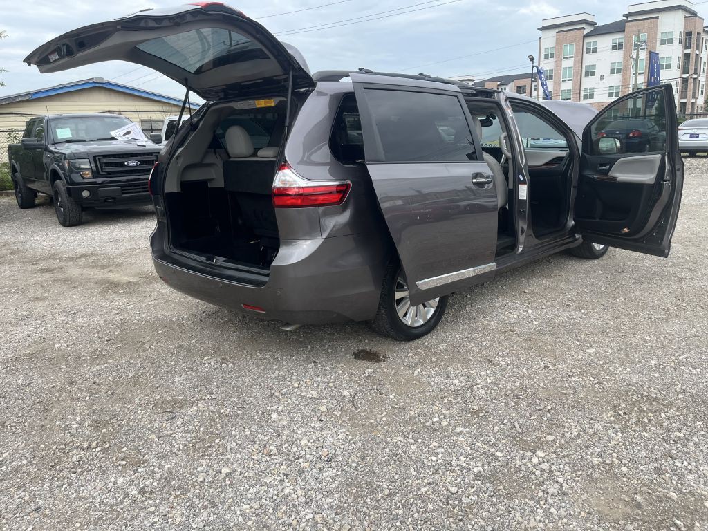 2015 Toyota Sienna Image 43