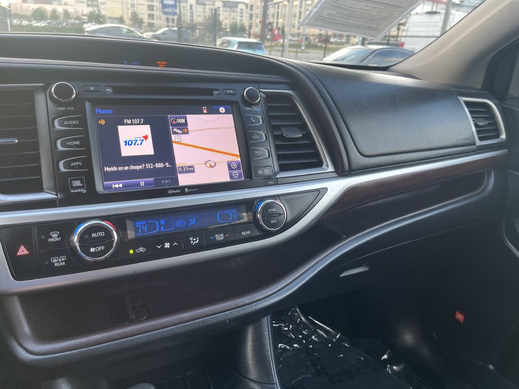 2014 Toyota Highlander Image 19