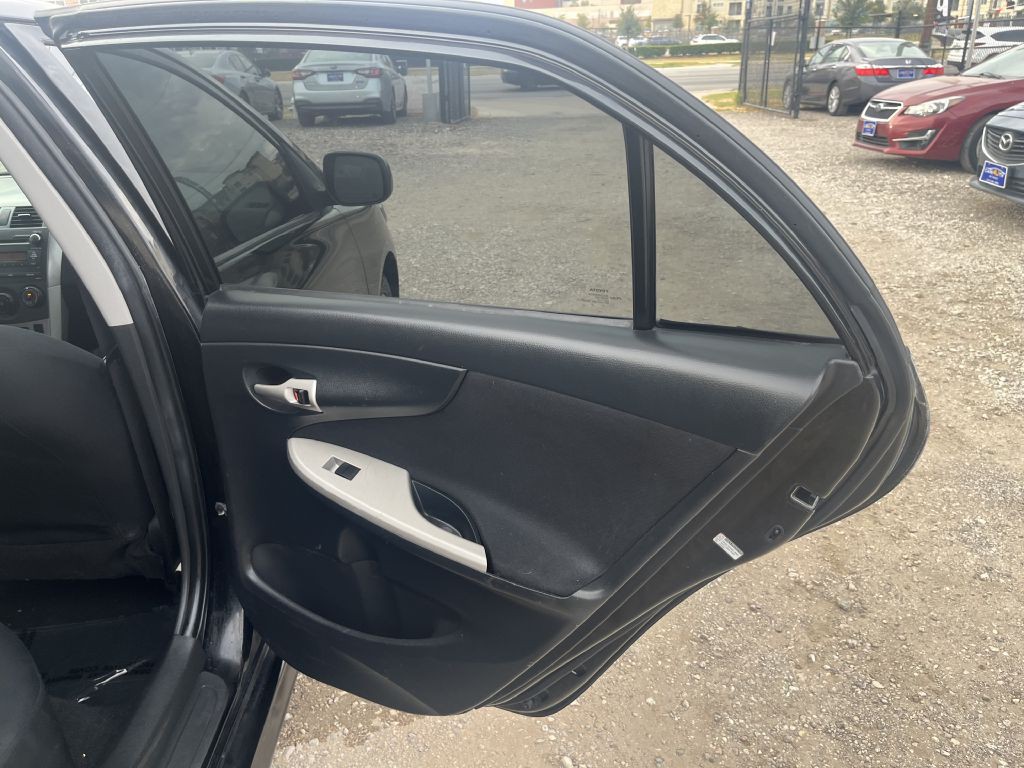 2010 Toyota Corolla Image 24