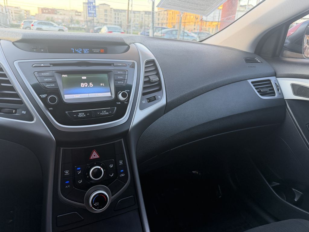 2015 Hyundai Elantra Image 15