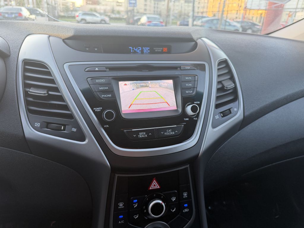 2015 Hyundai Elantra Image 16