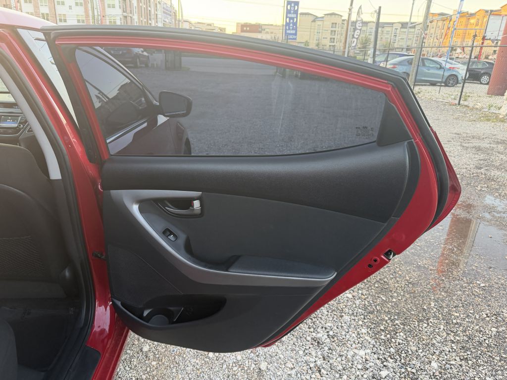 2015 Hyundai Elantra Image 23
