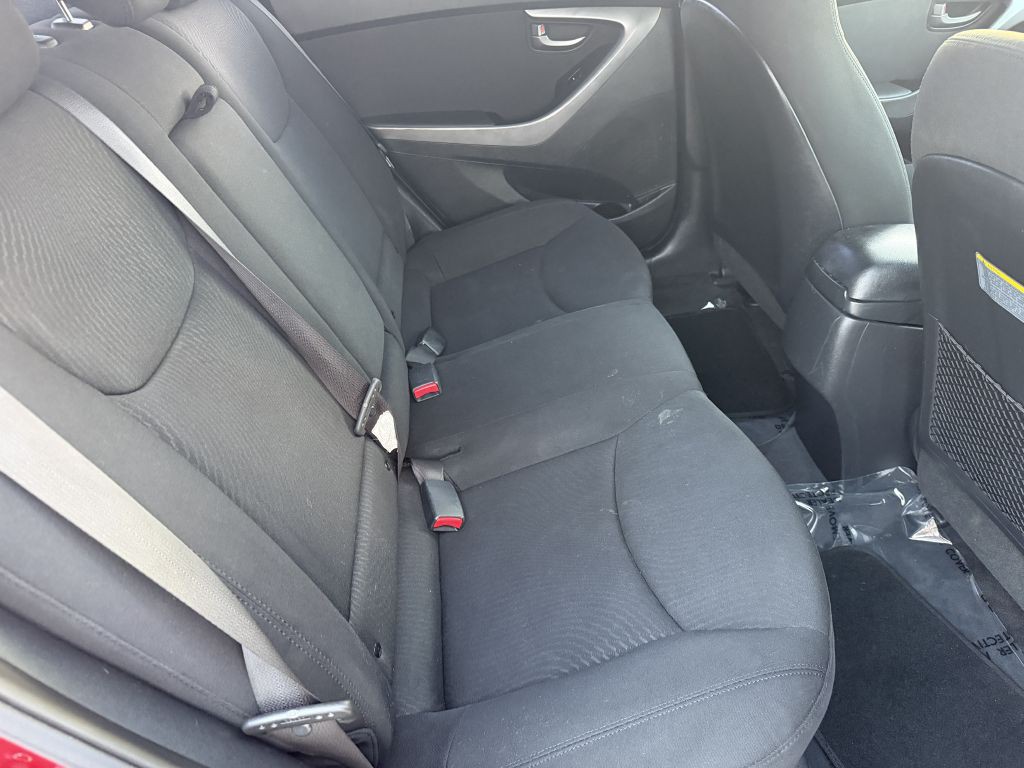 2015 Hyundai Elantra Image 24