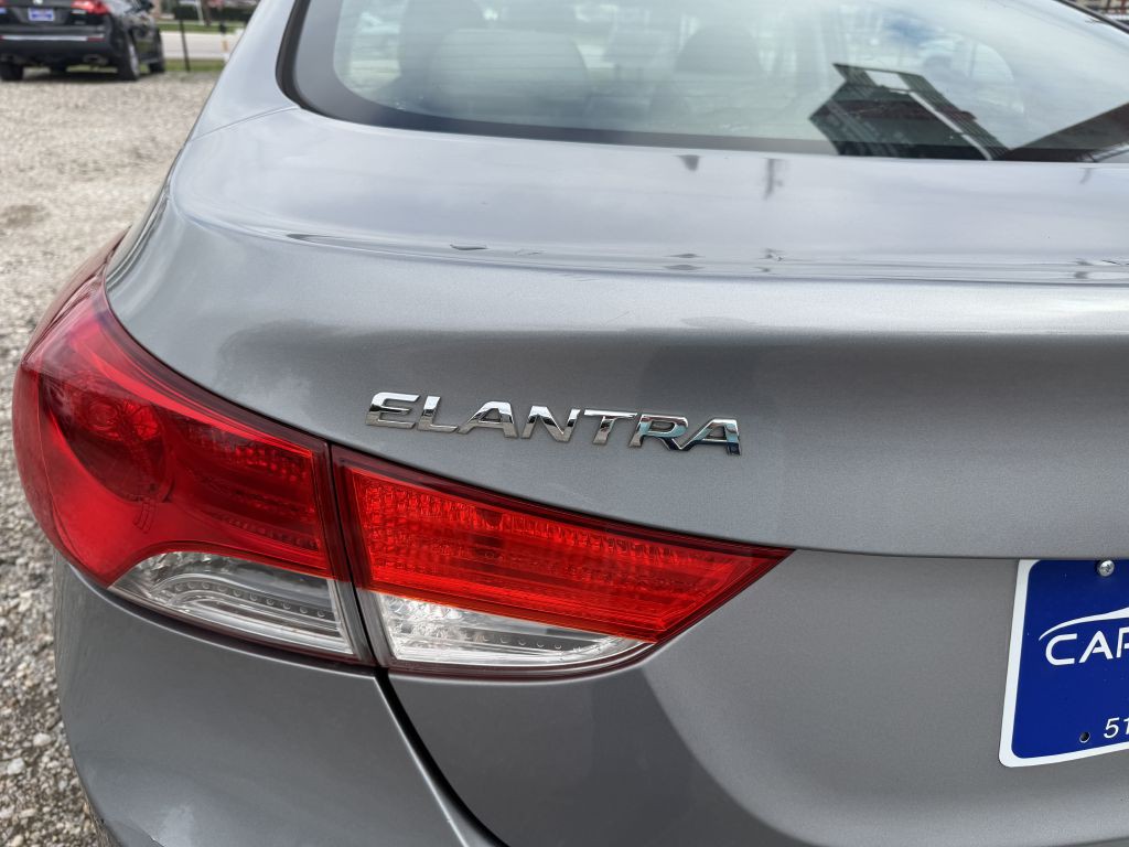 2013 Hyundai Elantra Image 9