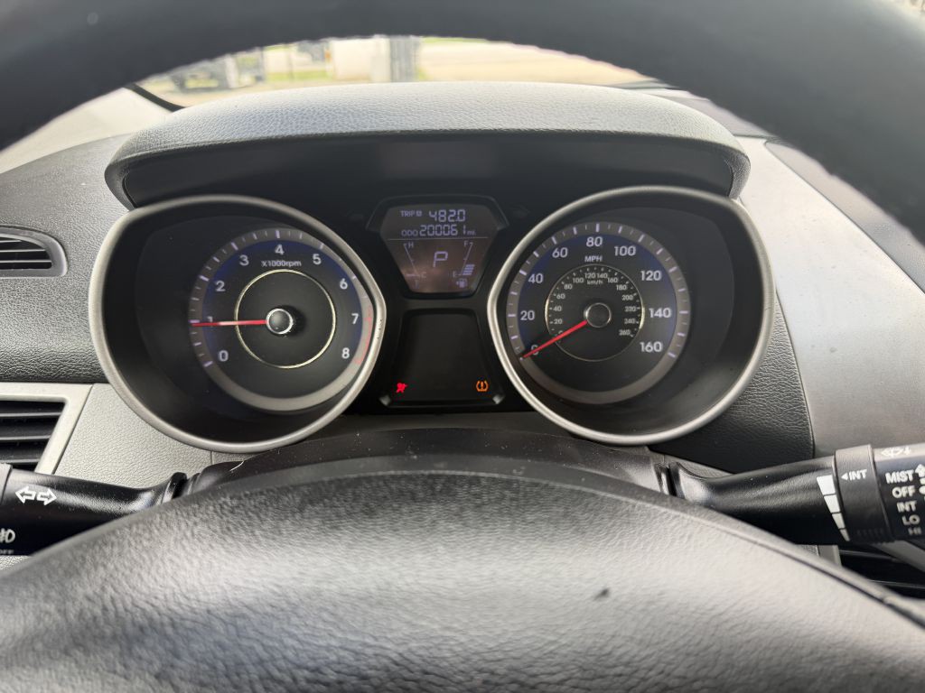 2013 Hyundai Elantra Image 14