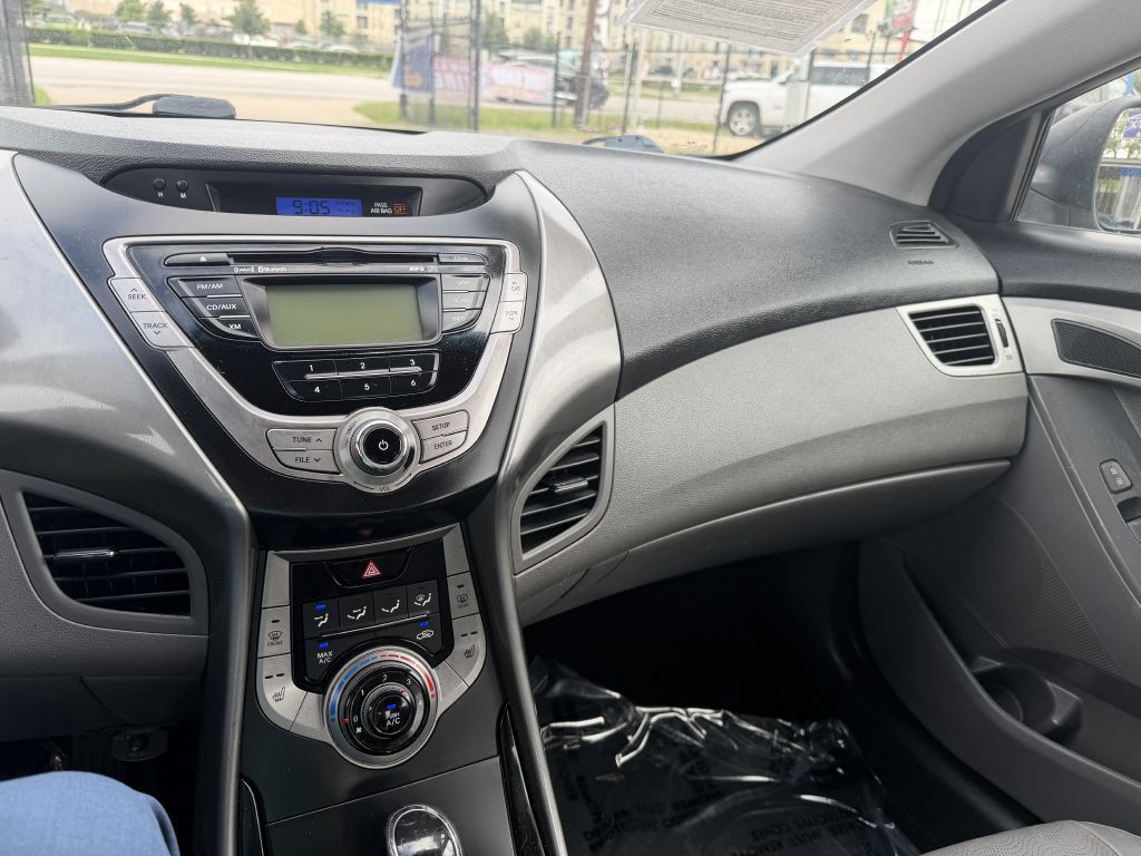 2013 Hyundai Elantra Image 15