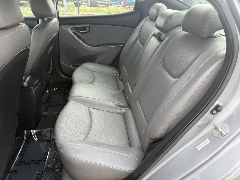 2013 Hyundai Elantra Image 16