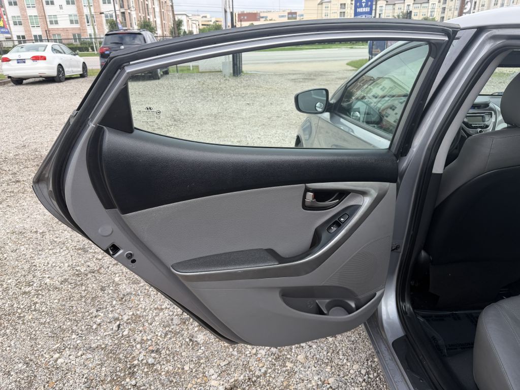 2013 Hyundai Elantra Image 17