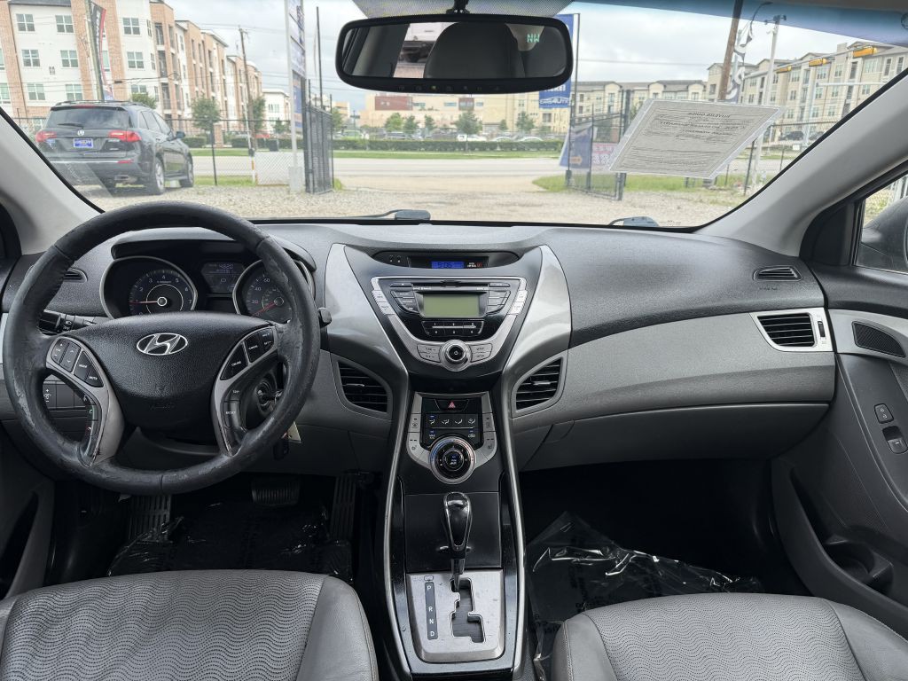 2013 Hyundai Elantra Image 18