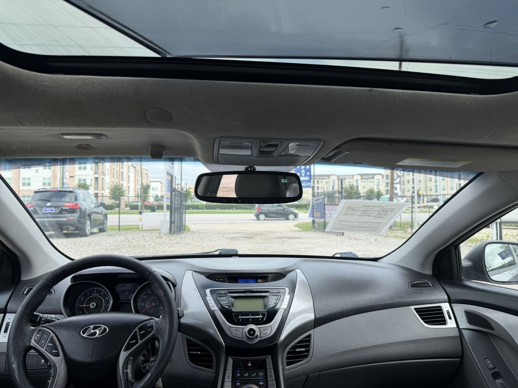 2013 Hyundai Elantra Image 19