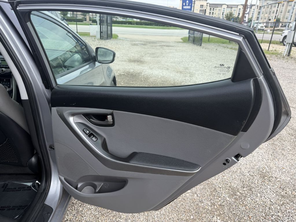 2013 Hyundai Elantra Image 21