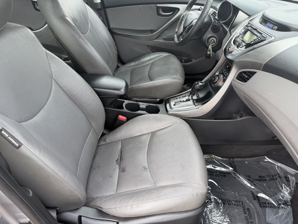 2013 Hyundai Elantra Image 24