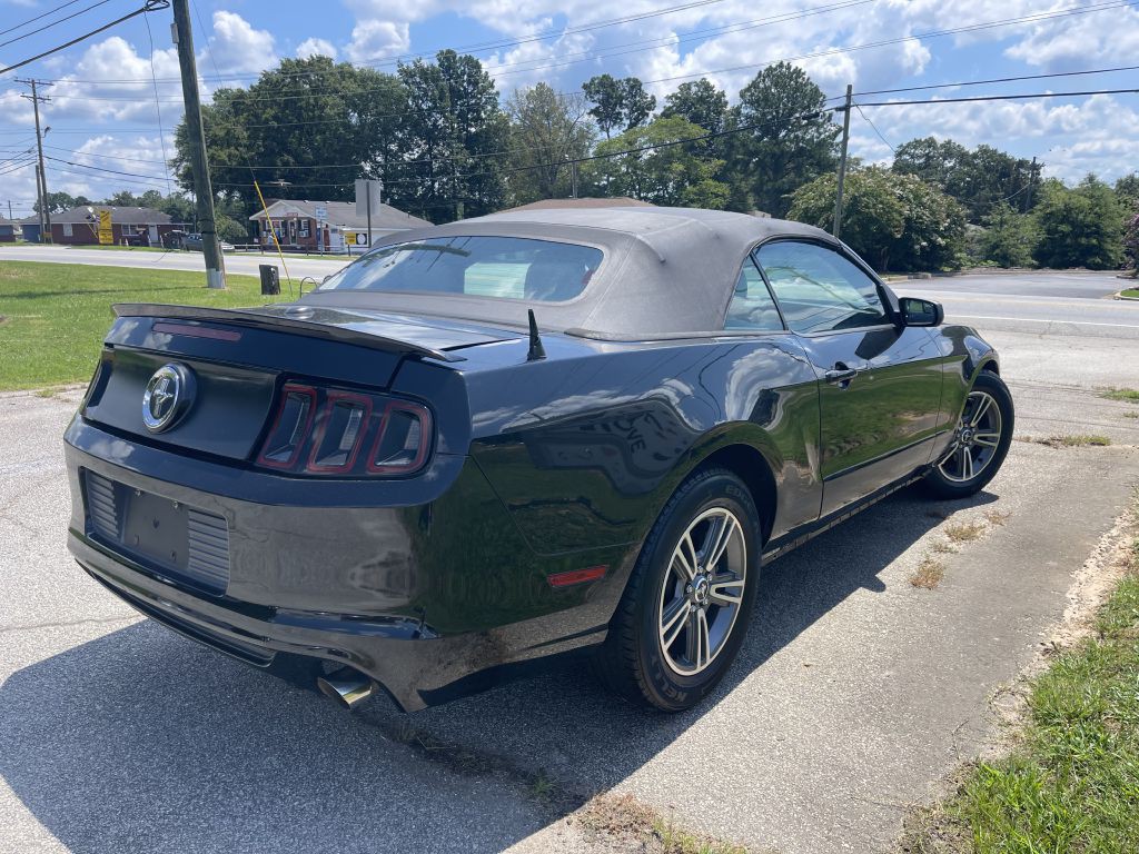 2013 Ford Mustang Image 11