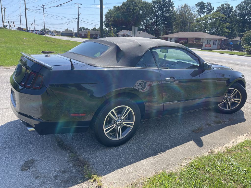 2013 Ford Mustang Image 13