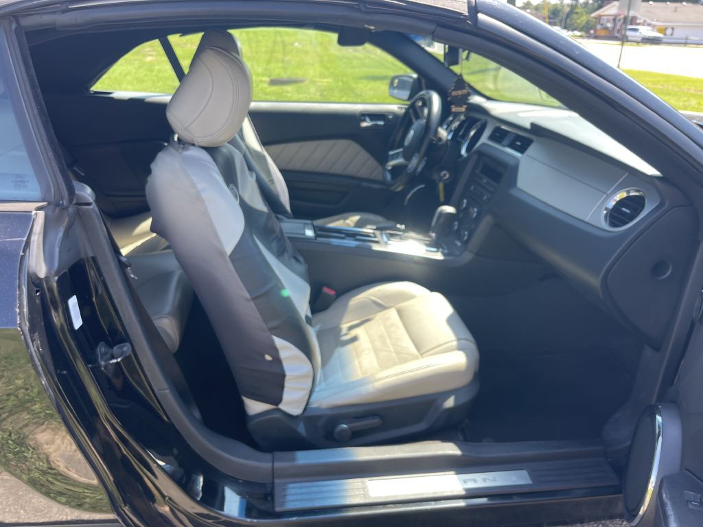 2013 Ford Mustang Image 16