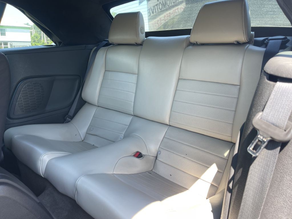 2013 Ford Mustang Image 18