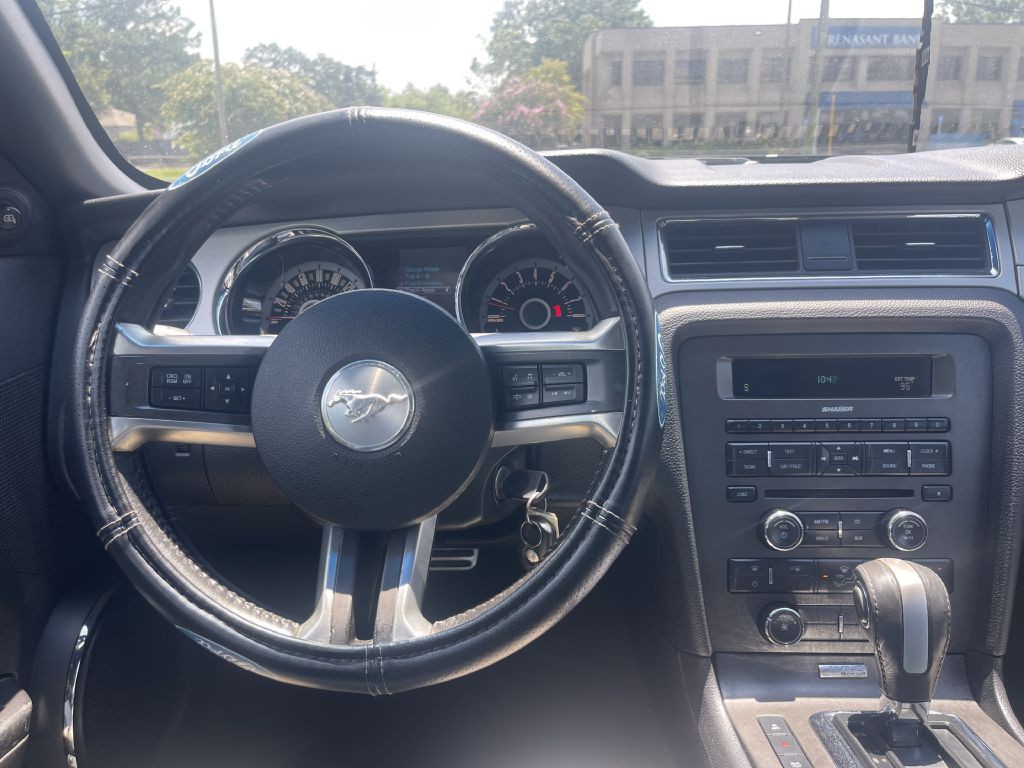 2013 Ford Mustang Image 20