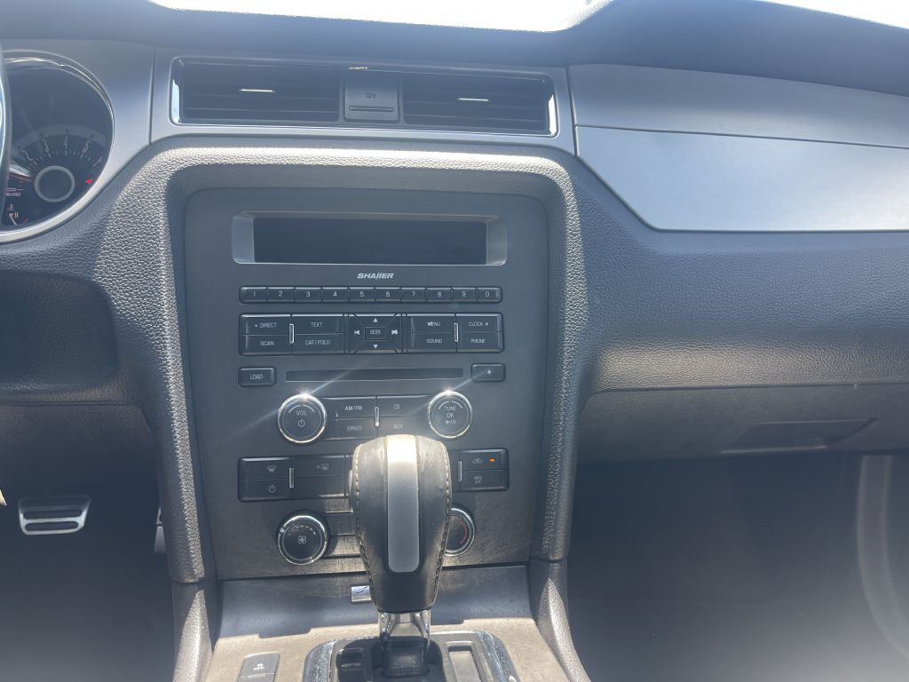 2013 Ford Mustang Image 21