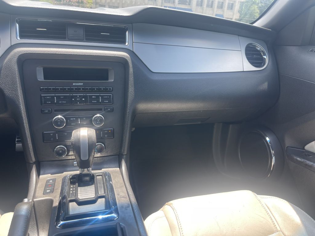 2013 Ford Mustang Image 22