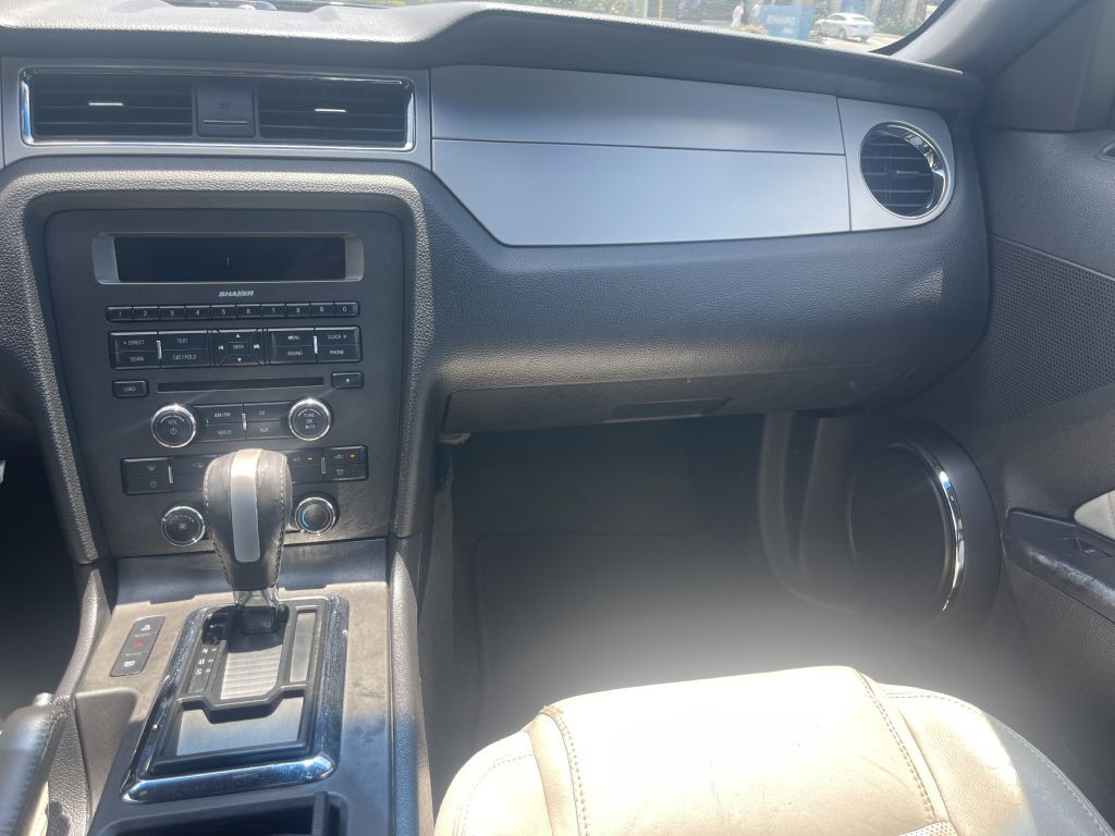 2013 Ford Mustang Image 23