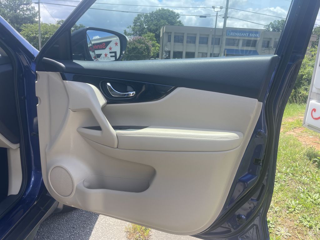 2017 Nissan Rogue Image 12