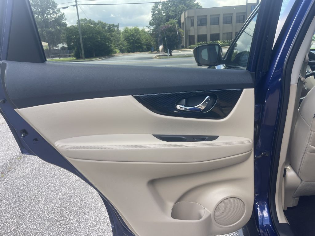 2017 Nissan Rogue Image 18