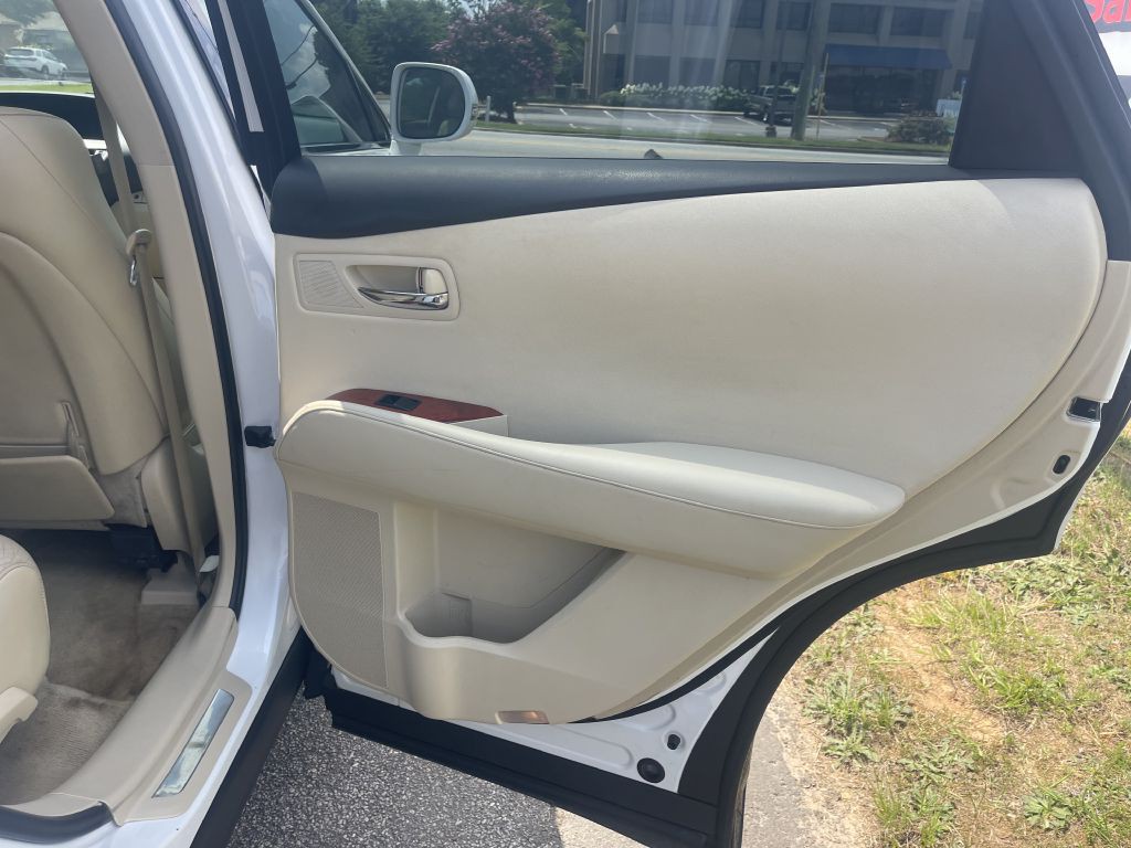 2010 Lexus RX Image 16