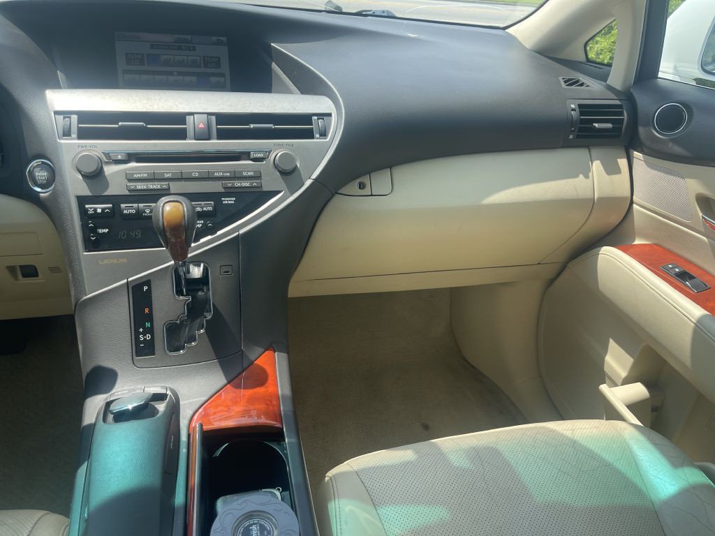 2010 Lexus RX Image 24
