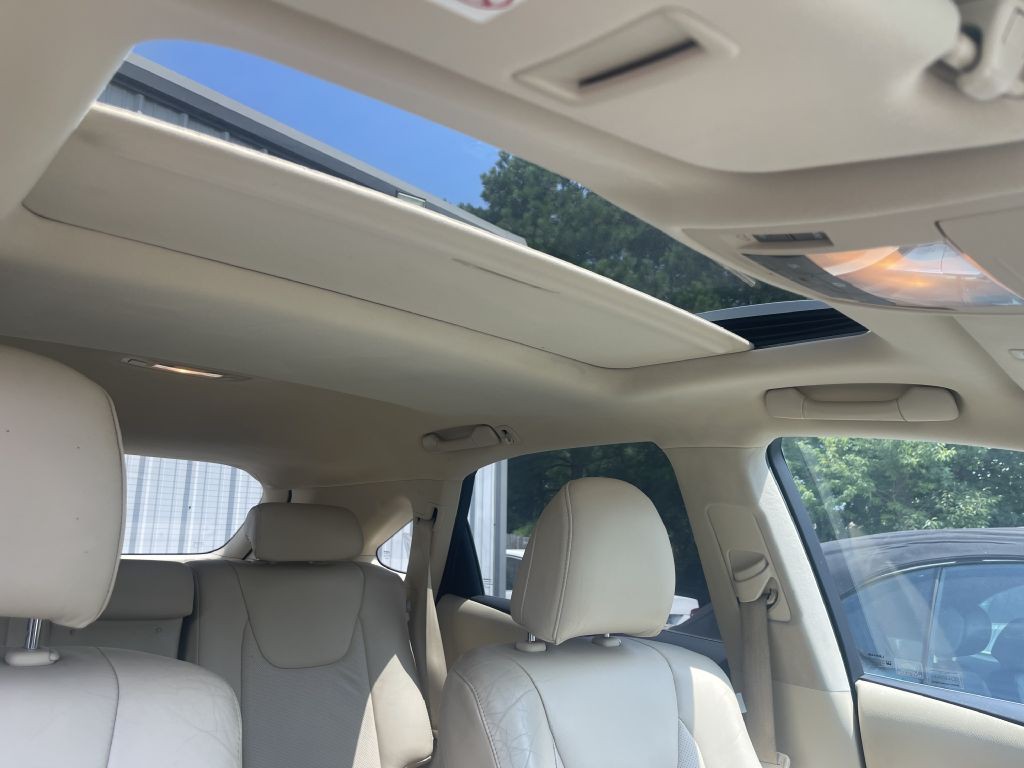 2010 Lexus RX Image 30