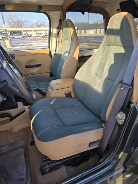 1998 Jeep Wrangler Image 9