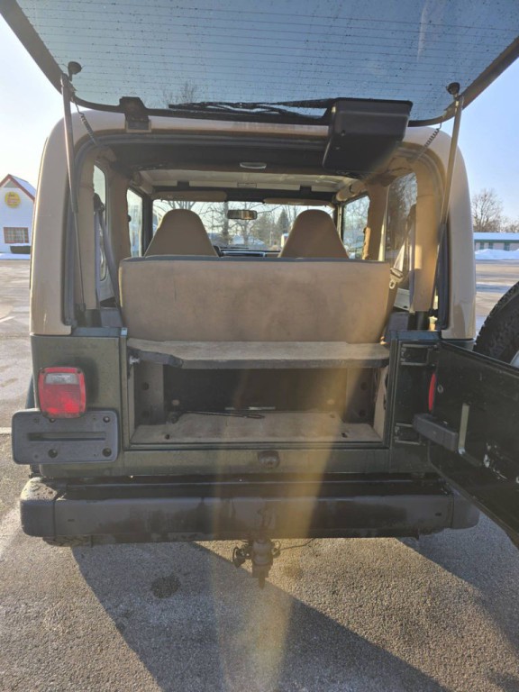 1998 Jeep Wrangler Image 12
