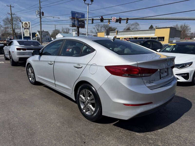 2017 Hyundai Elantra Image 6