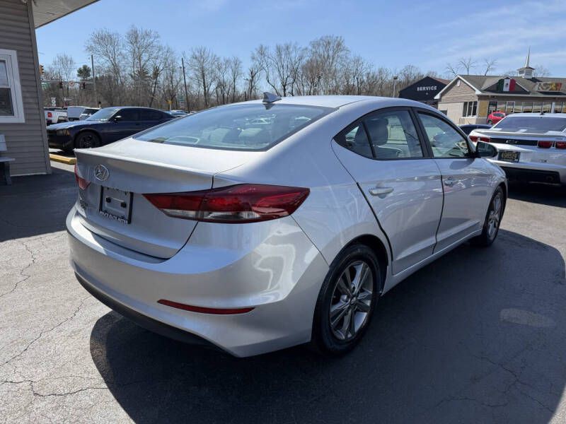 2017 Hyundai Elantra Image 8
