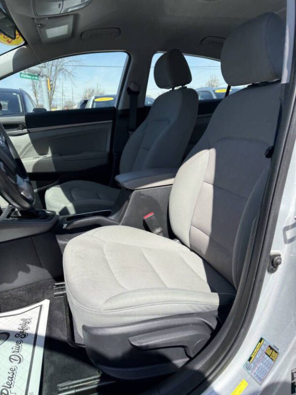 2017 Hyundai Elantra Image 9