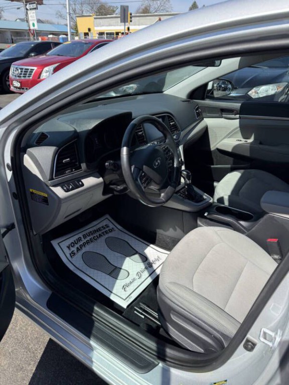 2017 Hyundai Elantra Image 10
