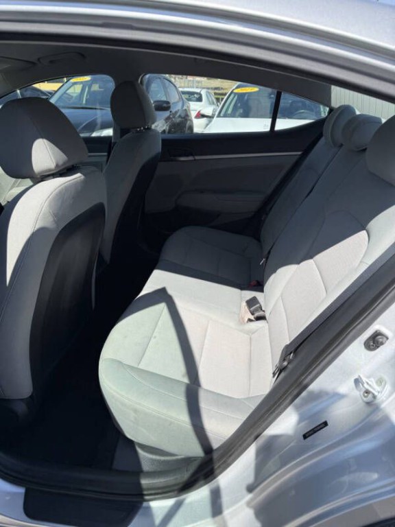 2017 Hyundai Elantra Image 12