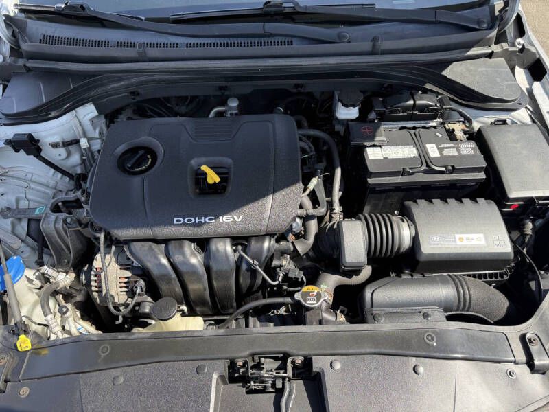 2017 Hyundai Elantra Image 13