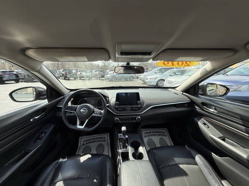 2019 Nissan Altima Image 9