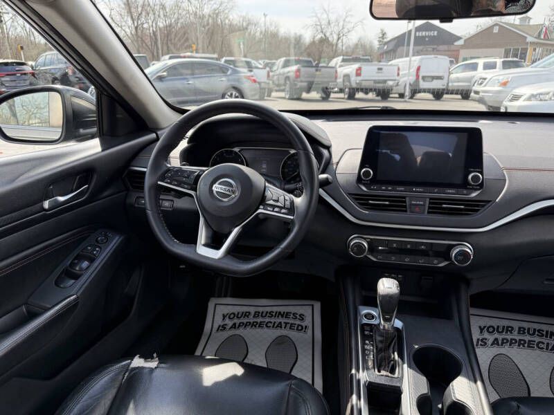 2019 Nissan Altima Image 10