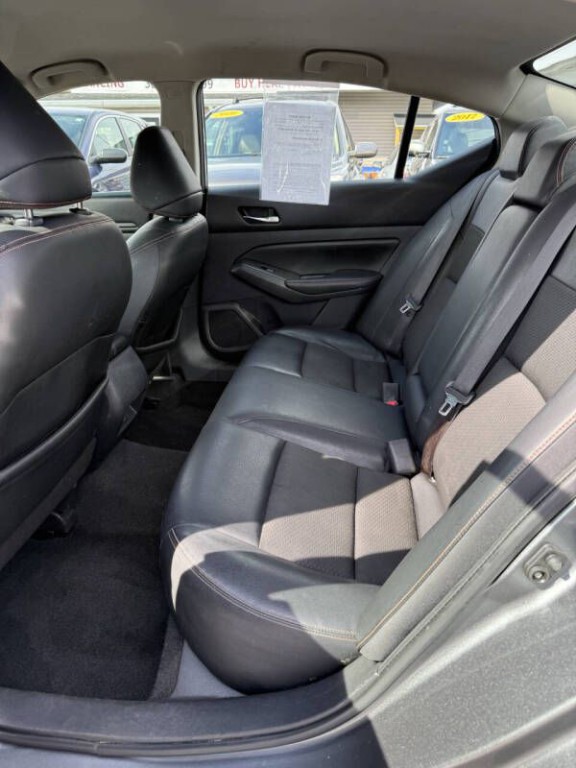 2019 Nissan Altima Image 11