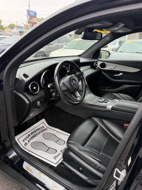 2019 Mercedes-Benz GLC-Class Image 9