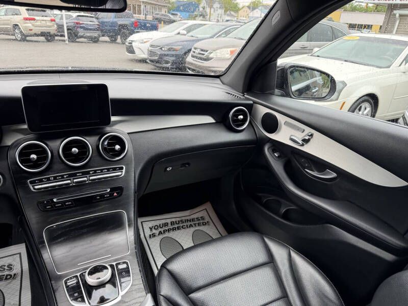 2019 Mercedes-Benz GLC-Class Image 11