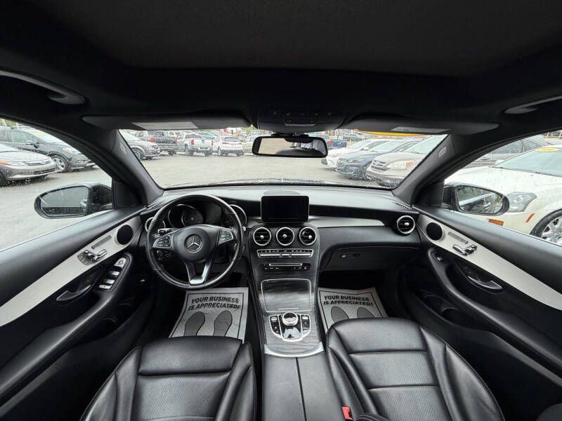 2019 Mercedes-Benz GLC-Class Image 12