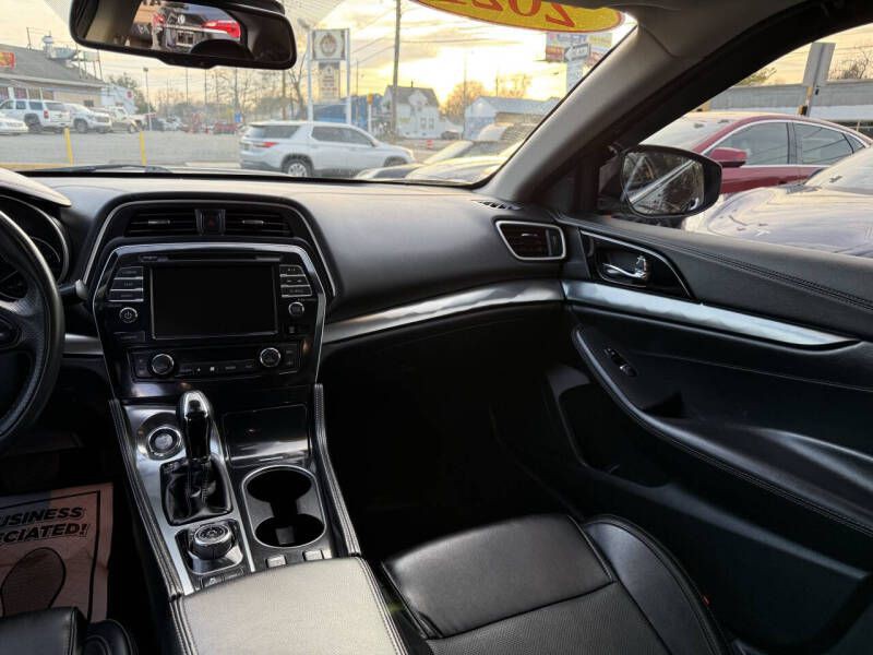 2021 Nissan Maxima Image 12