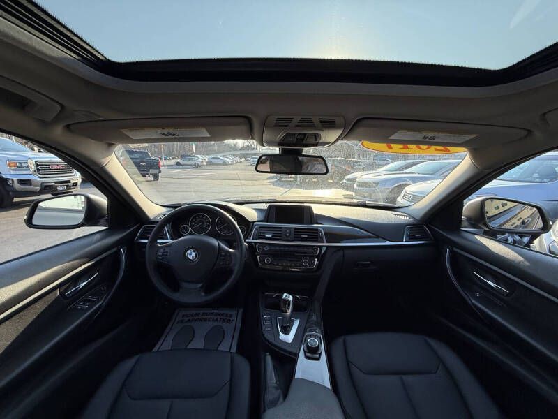 2017 BMW 3 Series Image 11