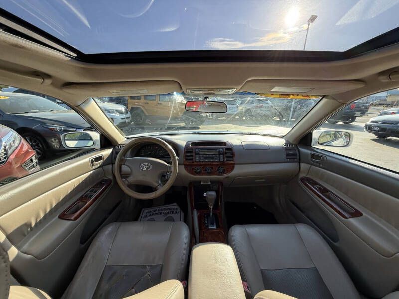 2004 Toyota Camry Image 9