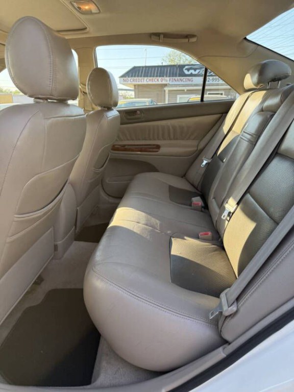2004 Toyota Camry Image 10