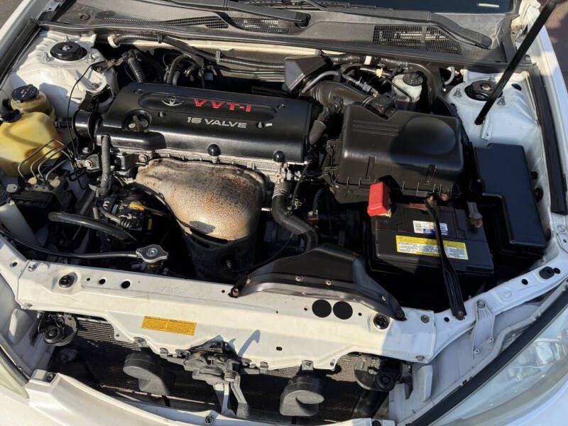2004 Toyota Camry Image 12